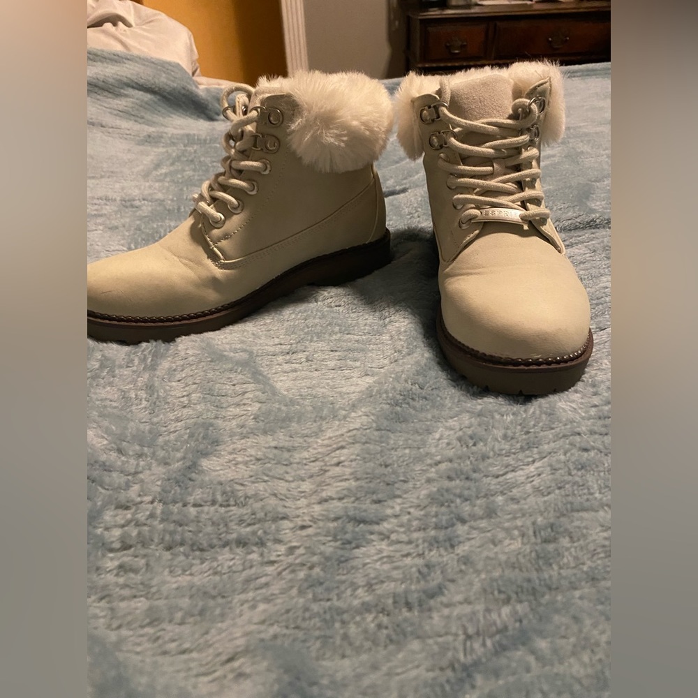 winter boots - Picture 2 of 3